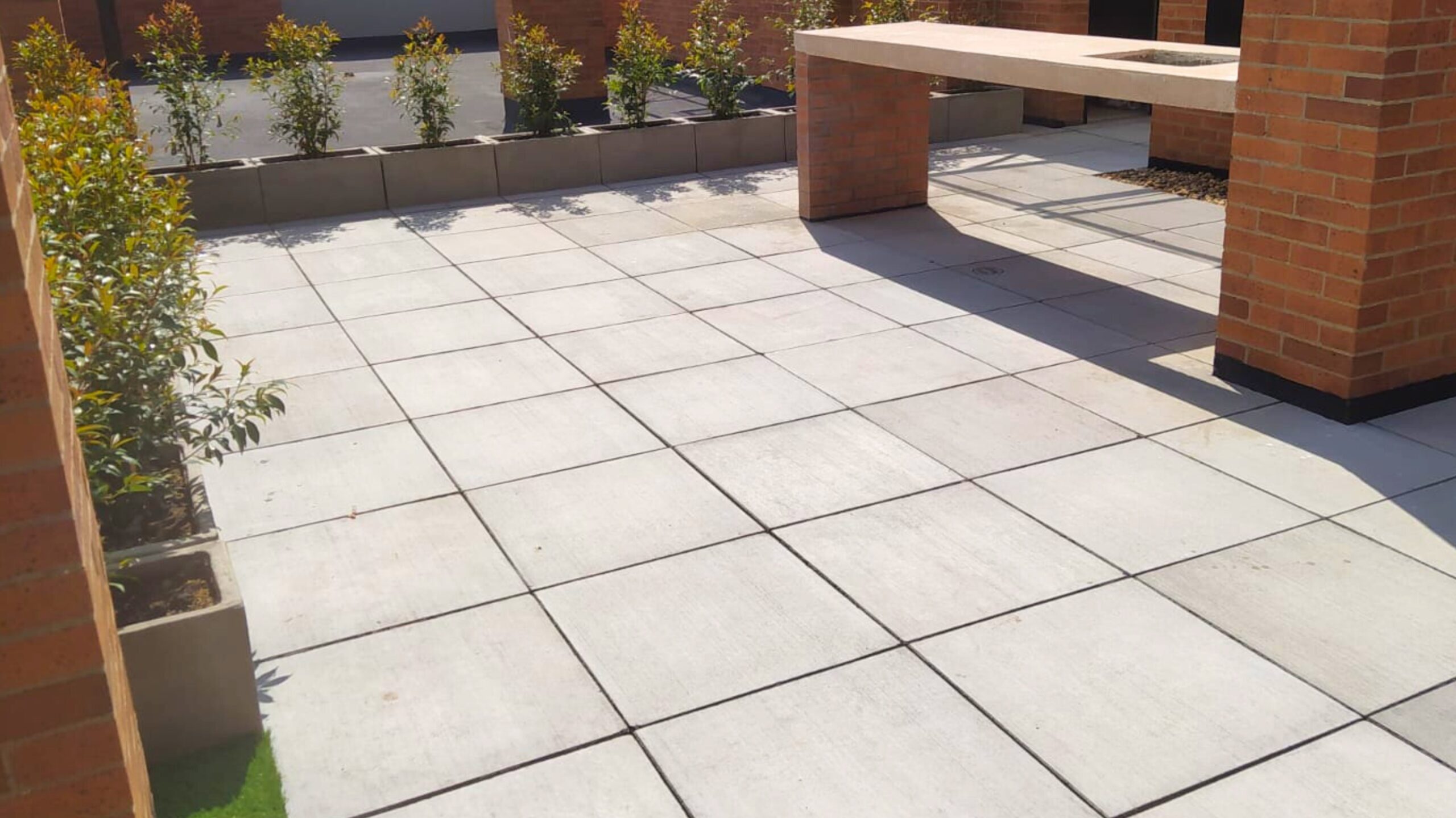 Terraza con prefabricados de concreto MAEW